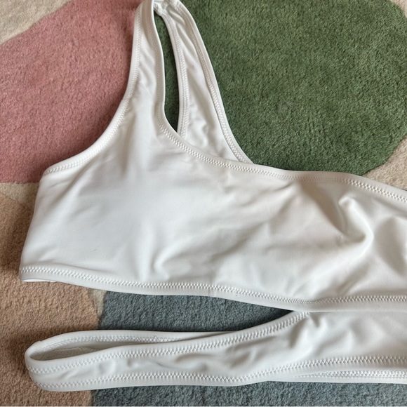Lulus Medium NWT Sun and Games White One-Shoulder Cutout Bikini Top - Picture 7 of 9